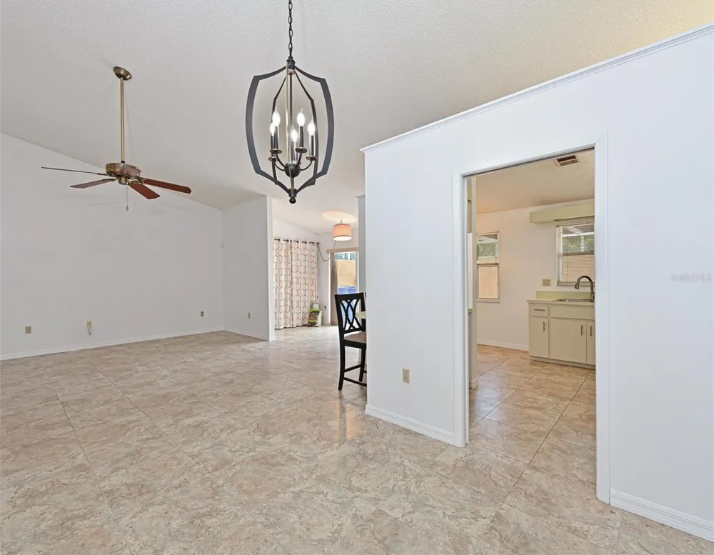 5506 37TH STREET E #4 Bradenton, FL 34203