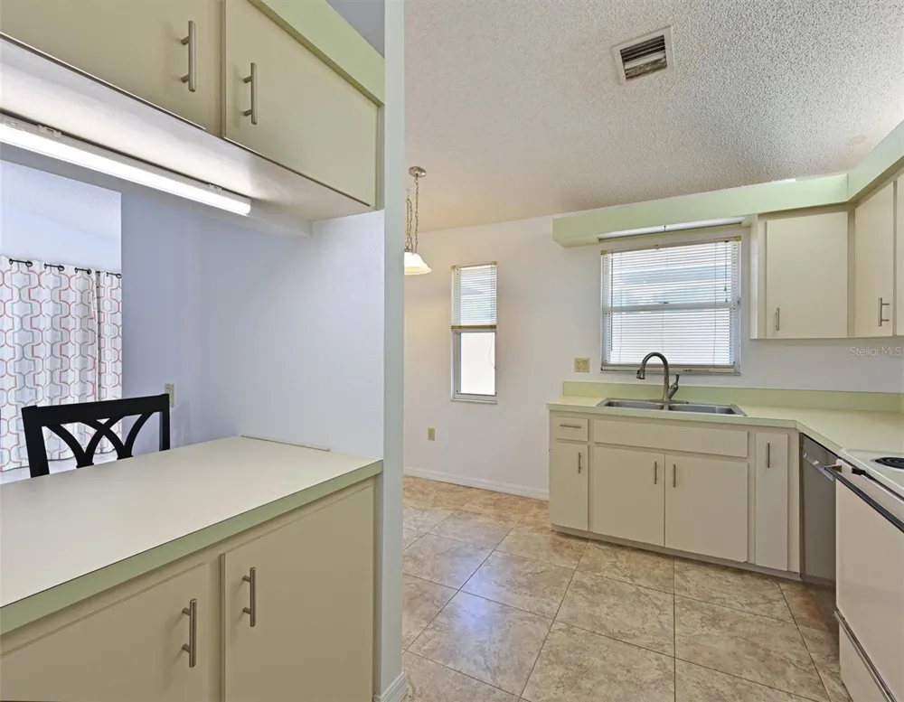 5506 37TH STREET E #4 Bradenton, FL 34203