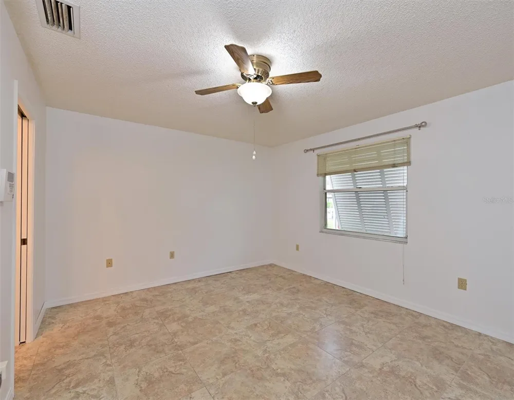 5506 37TH STREET E #4 Bradenton, FL 34203