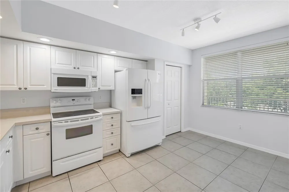 960 STARKEY ROAD #2202 Largo, FL 33771