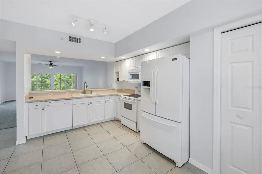 960 STARKEY ROAD #2202 Largo, FL 33771
