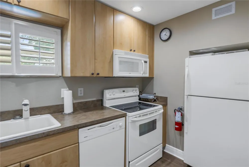 960 STARKEY ROAD #2202 Largo, FL 33771