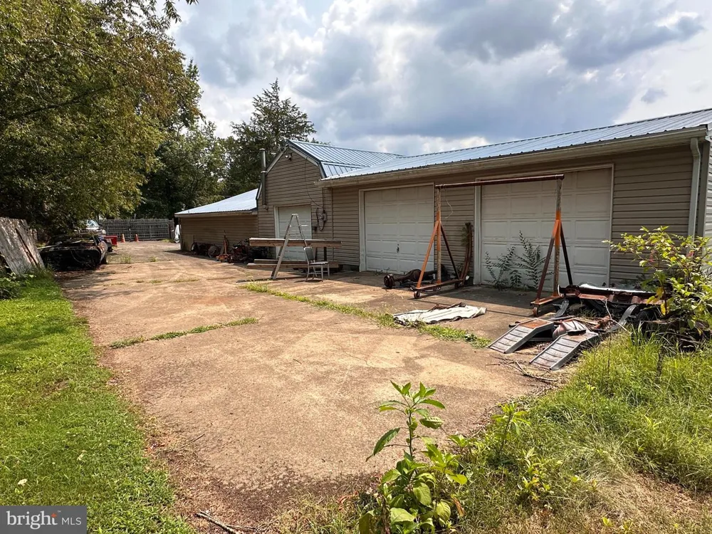 10651 DEACON ROAD White Plains, MD 20695