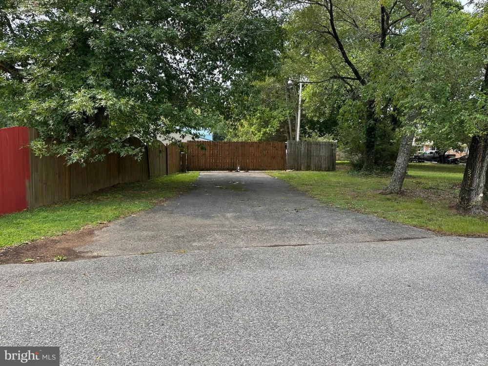 10651 DEACON ROAD White Plains, MD 20695