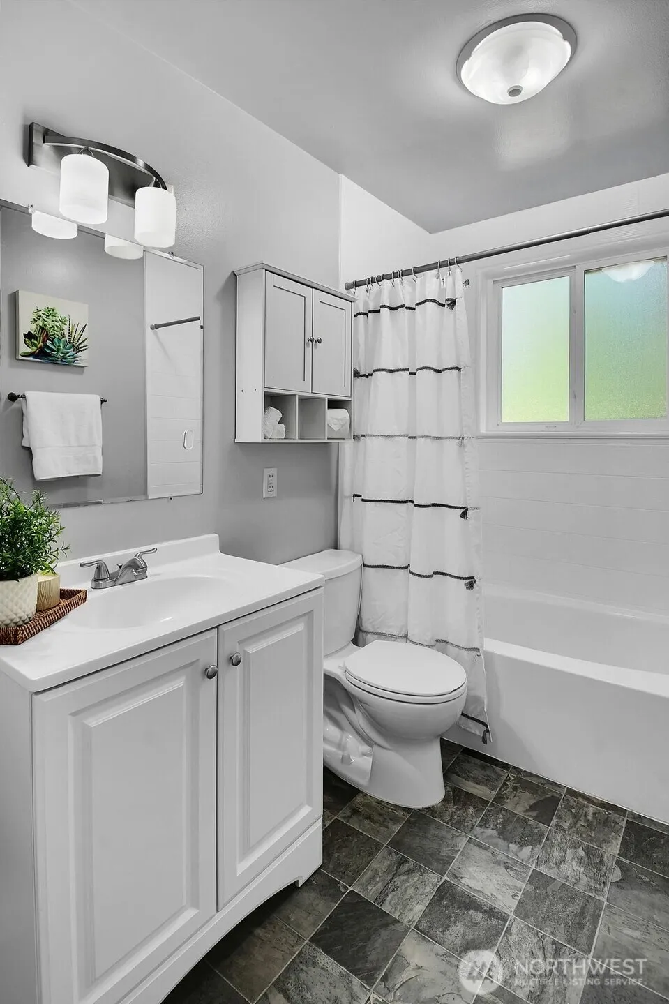 810 S 301st Place Federal Way, WA 98003