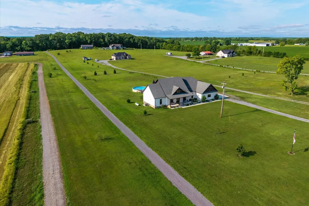 742 Kingdom Rd Unionville, TN 37180