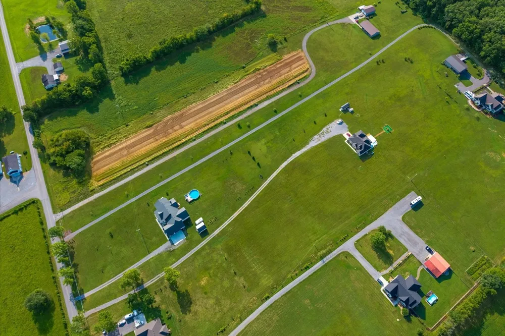 742 Kingdom Rd Unionville, TN 37180