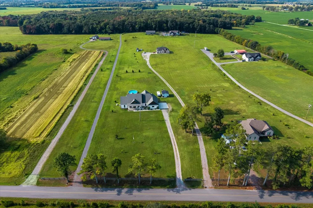 742 Kingdom Rd Unionville, TN 37180