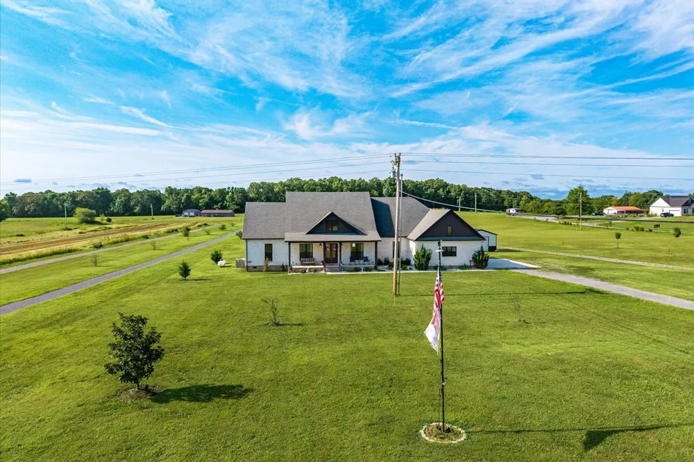 742 Kingdom Rd Unionville, TN 37180