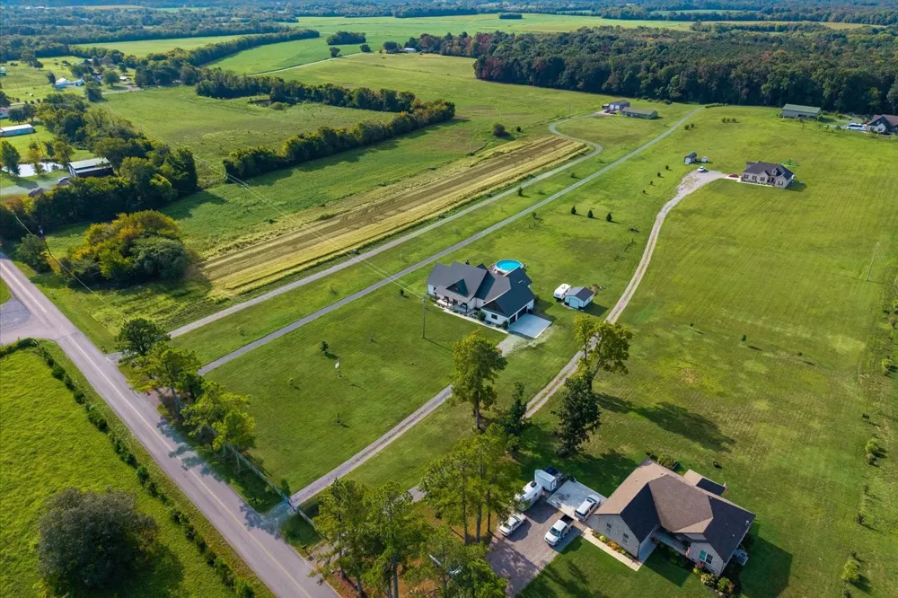 742 Kingdom Rd Unionville, TN 37180