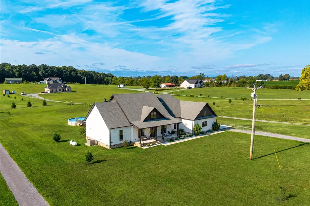 742 Kingdom Rd Unionville, TN 37180