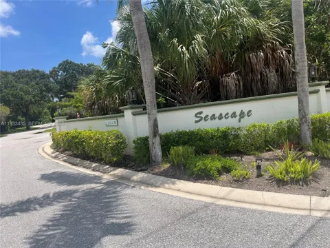 5200 SE Seascape Way #201