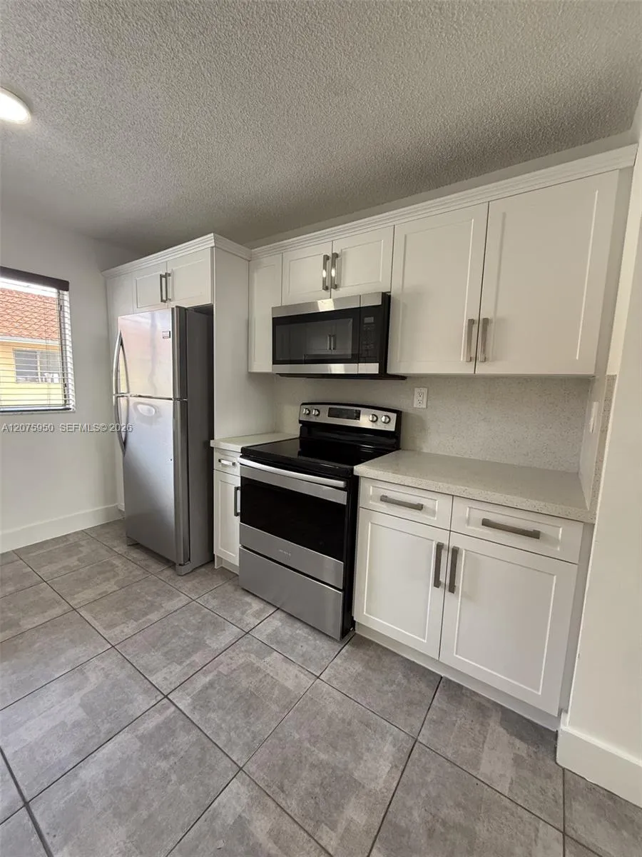 2775 W 61st Pl #202 Hialeah, FL 33016