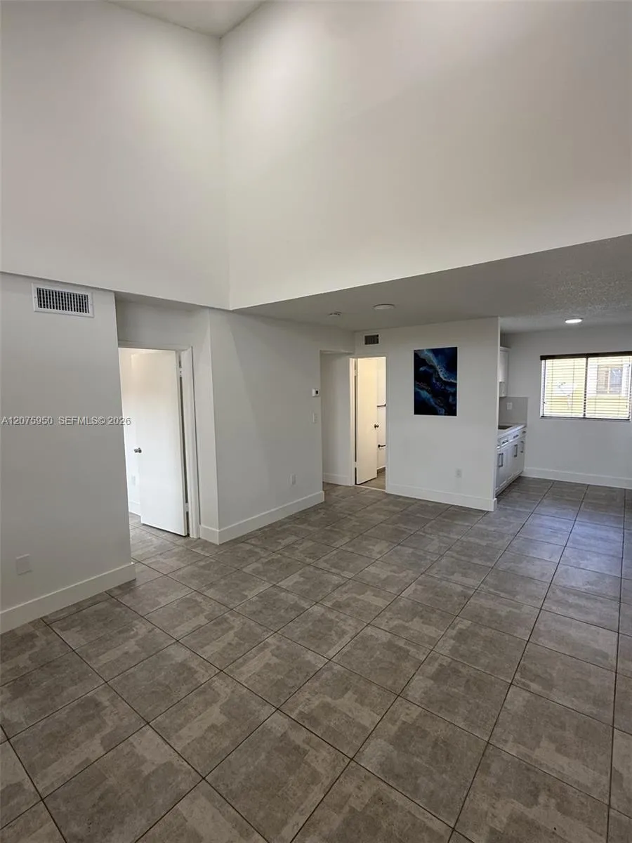 2775 W 61st Pl #202 Hialeah, FL 33016