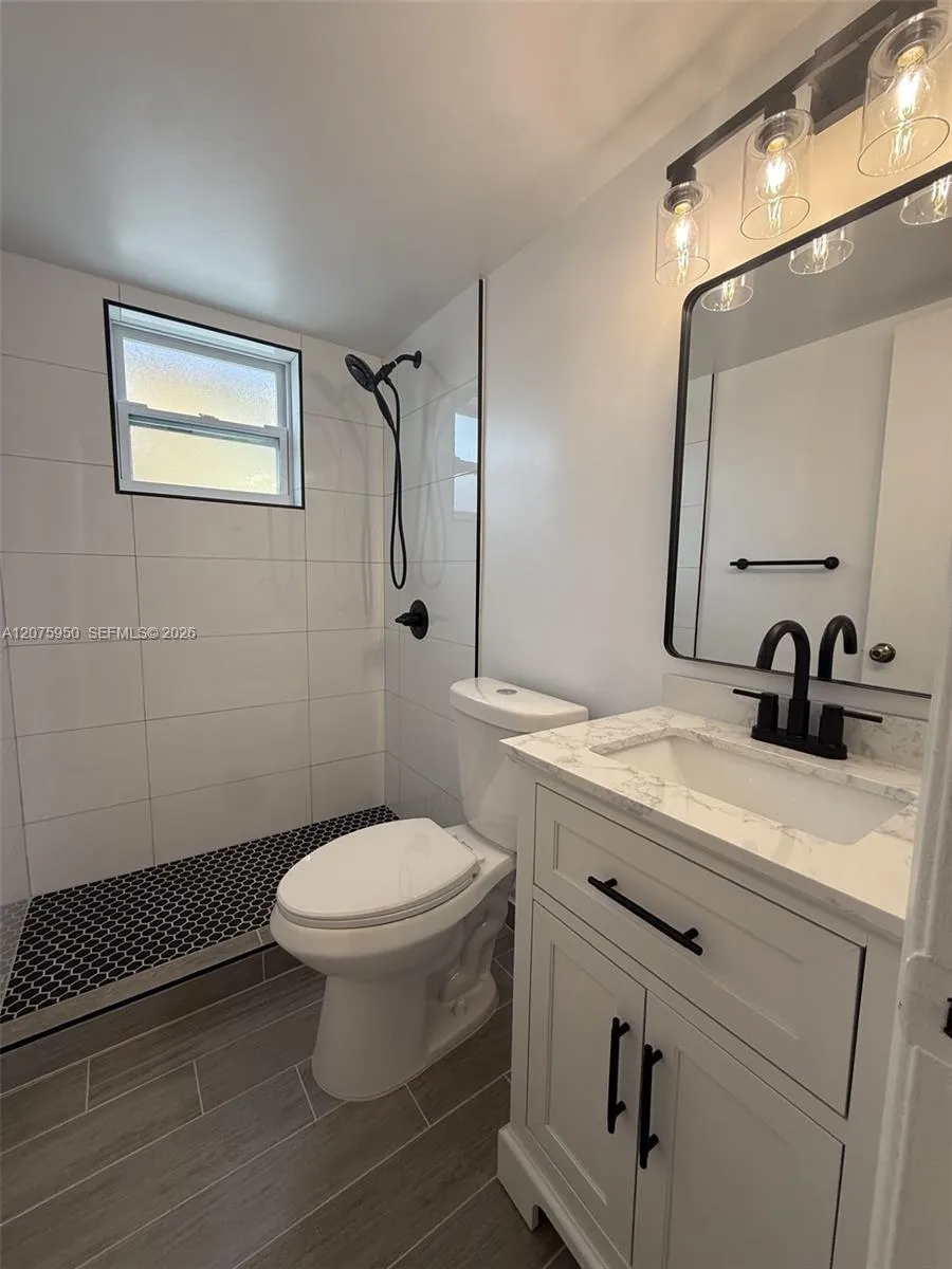 2775 W 61st Pl #202 Hialeah, FL 33016