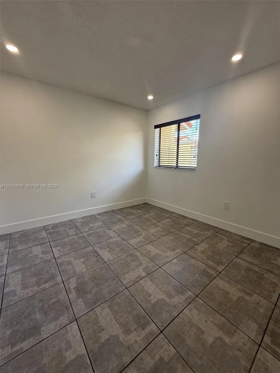 2775 W 61st Pl #202 Hialeah, FL 33016