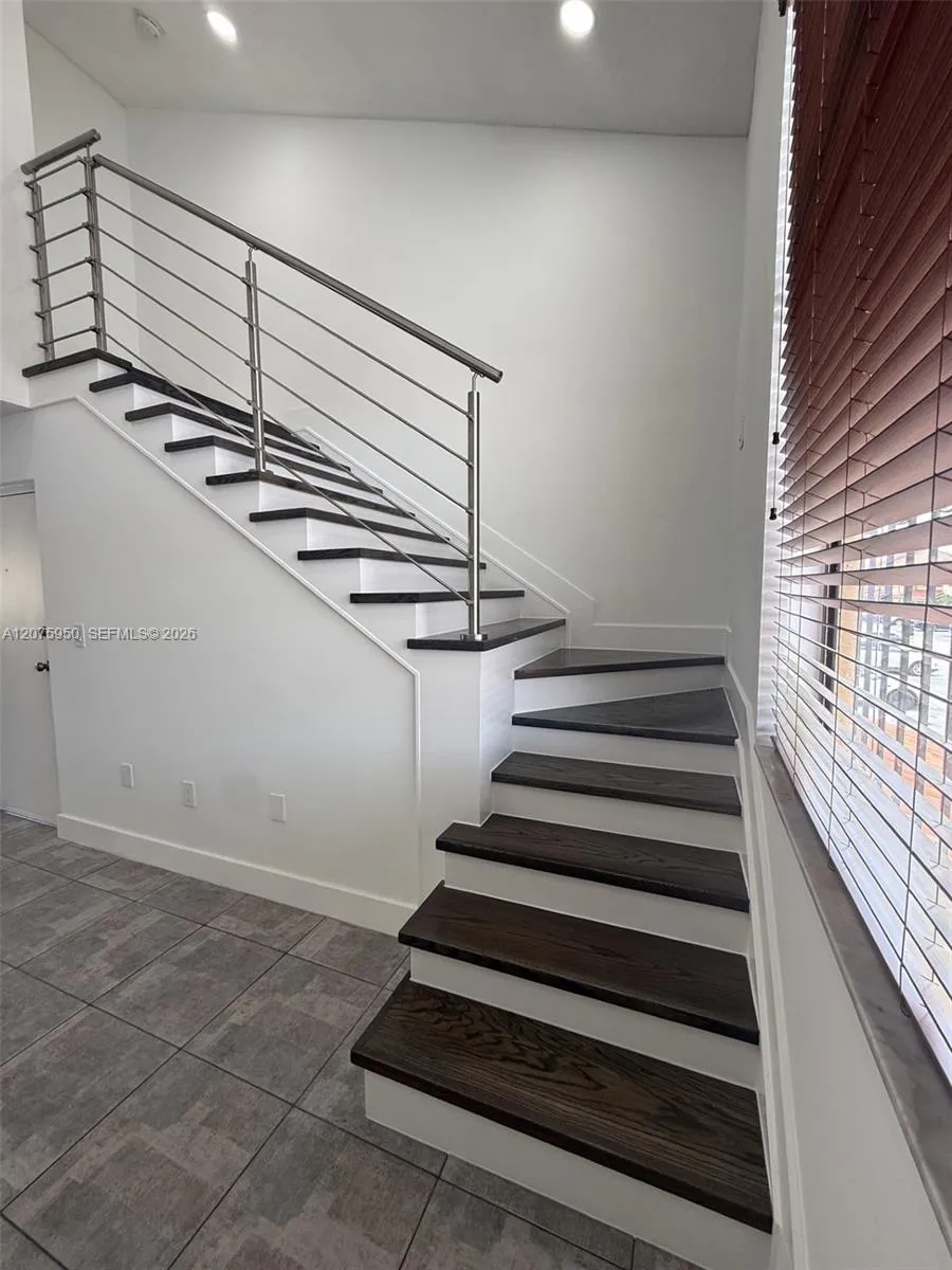 2775 W 61st Pl #202 Hialeah, FL 33016