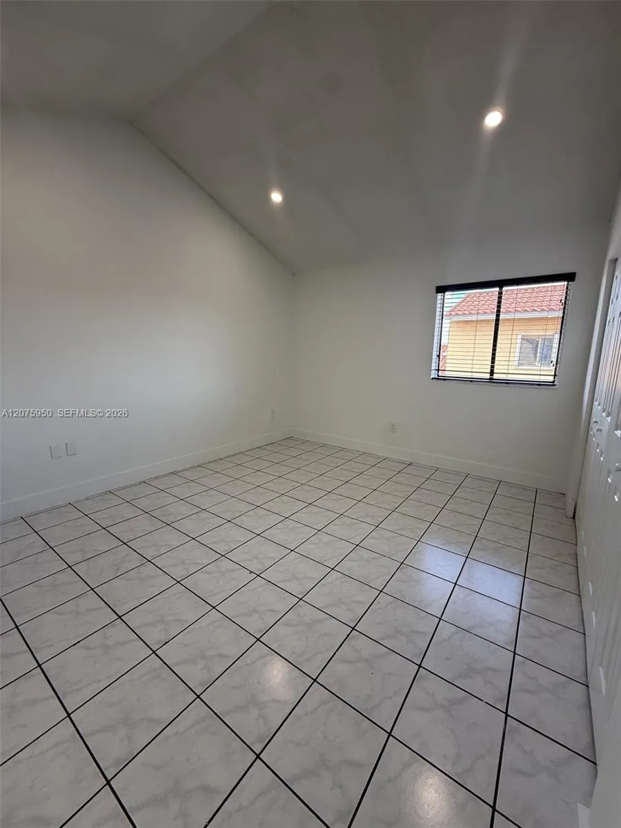 2775 W 61st Pl #202 Hialeah, FL 33016