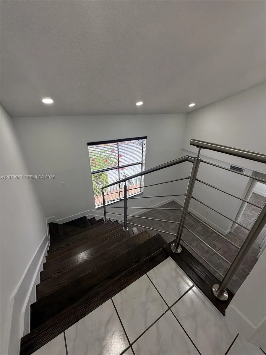 2775 W 61st Pl #202 Hialeah, FL 33016