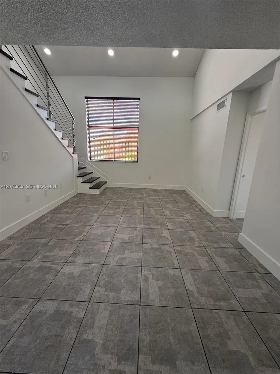 2775 W 61st Pl #202 Hialeah, FL 33016