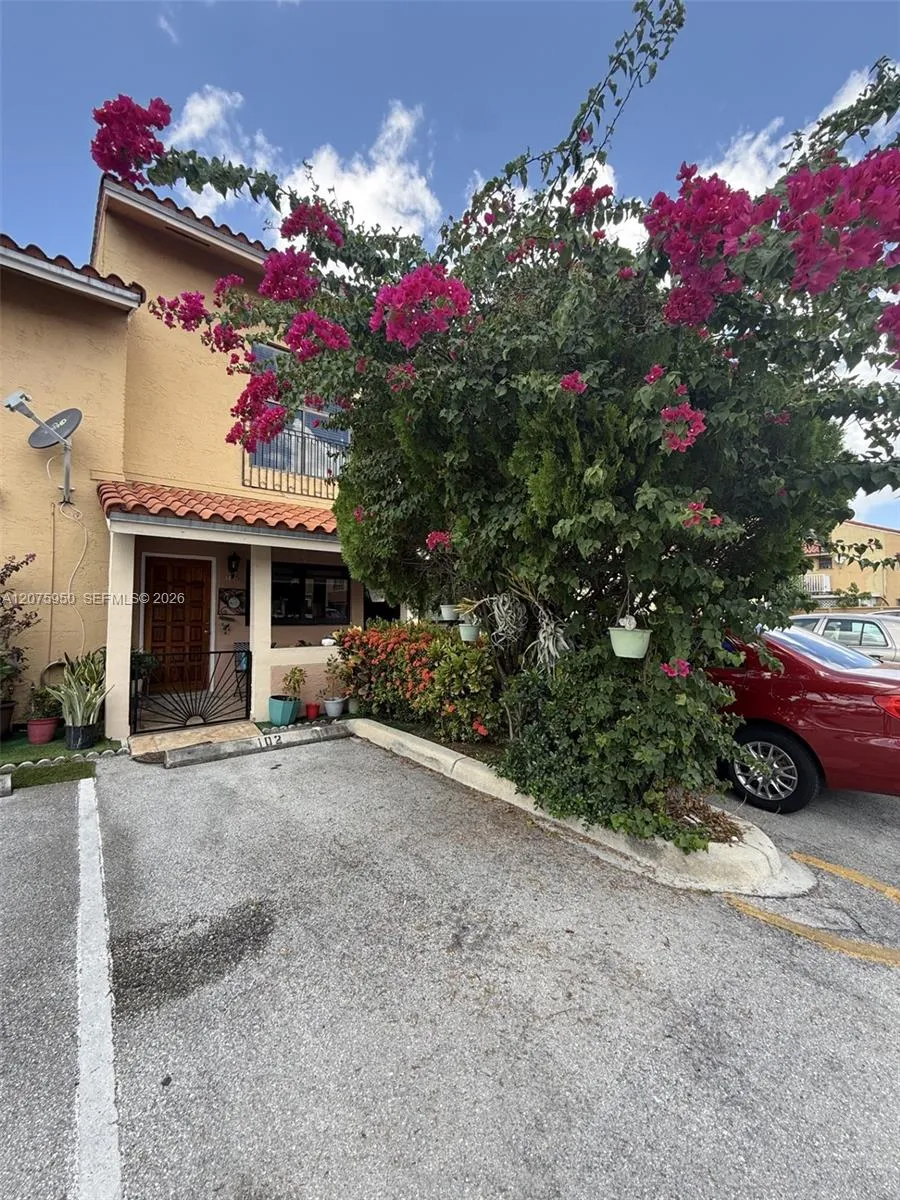 2775 W 61st Pl #202 Hialeah, FL 33016