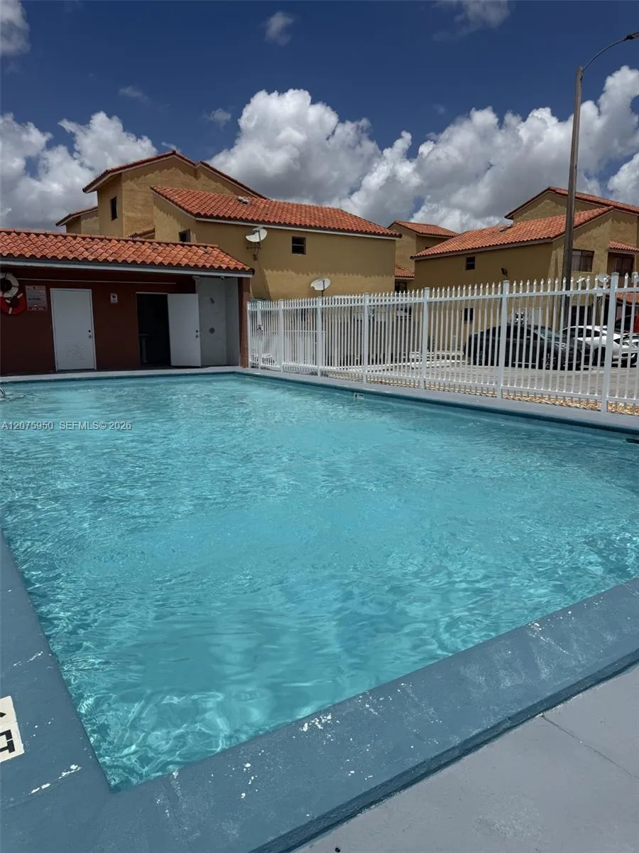 2775 W 61st Pl #202 Hialeah, FL 33016
