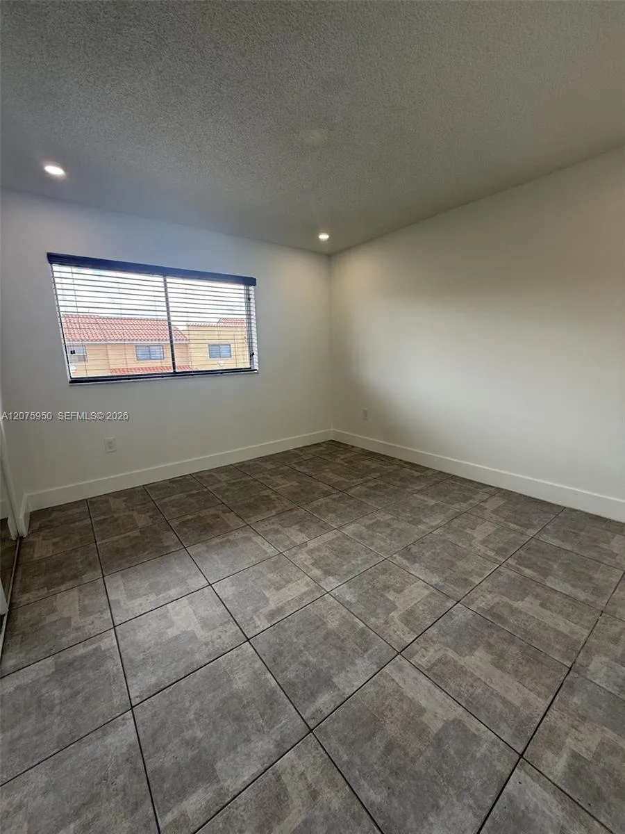 2775 W 61st Pl #202 Hialeah, FL 33016