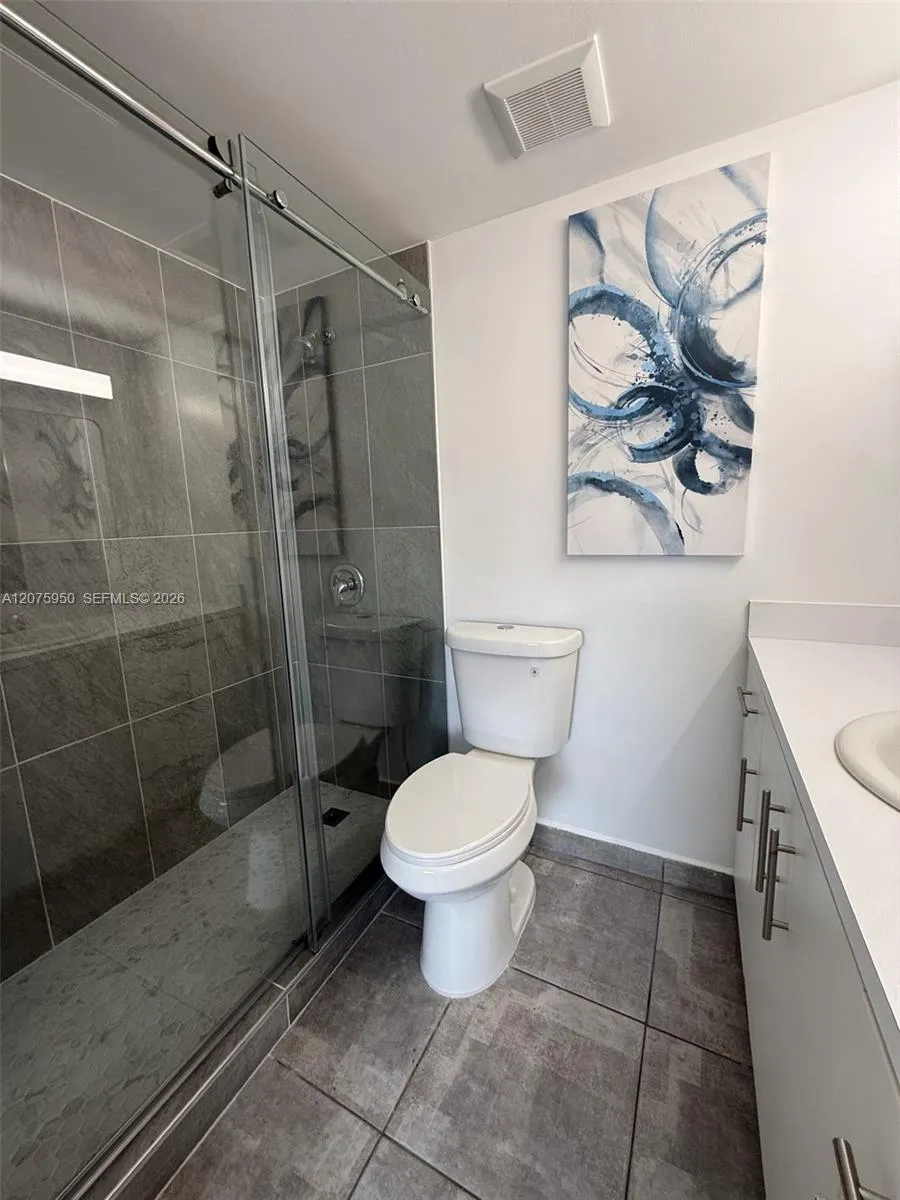 2775 W 61st Pl #202 Hialeah, FL 33016