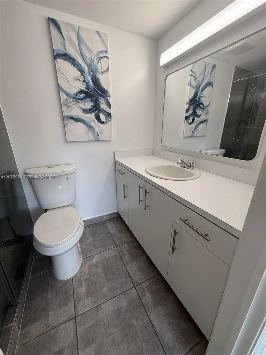2775 W 61st Pl #202 Hialeah, FL 33016