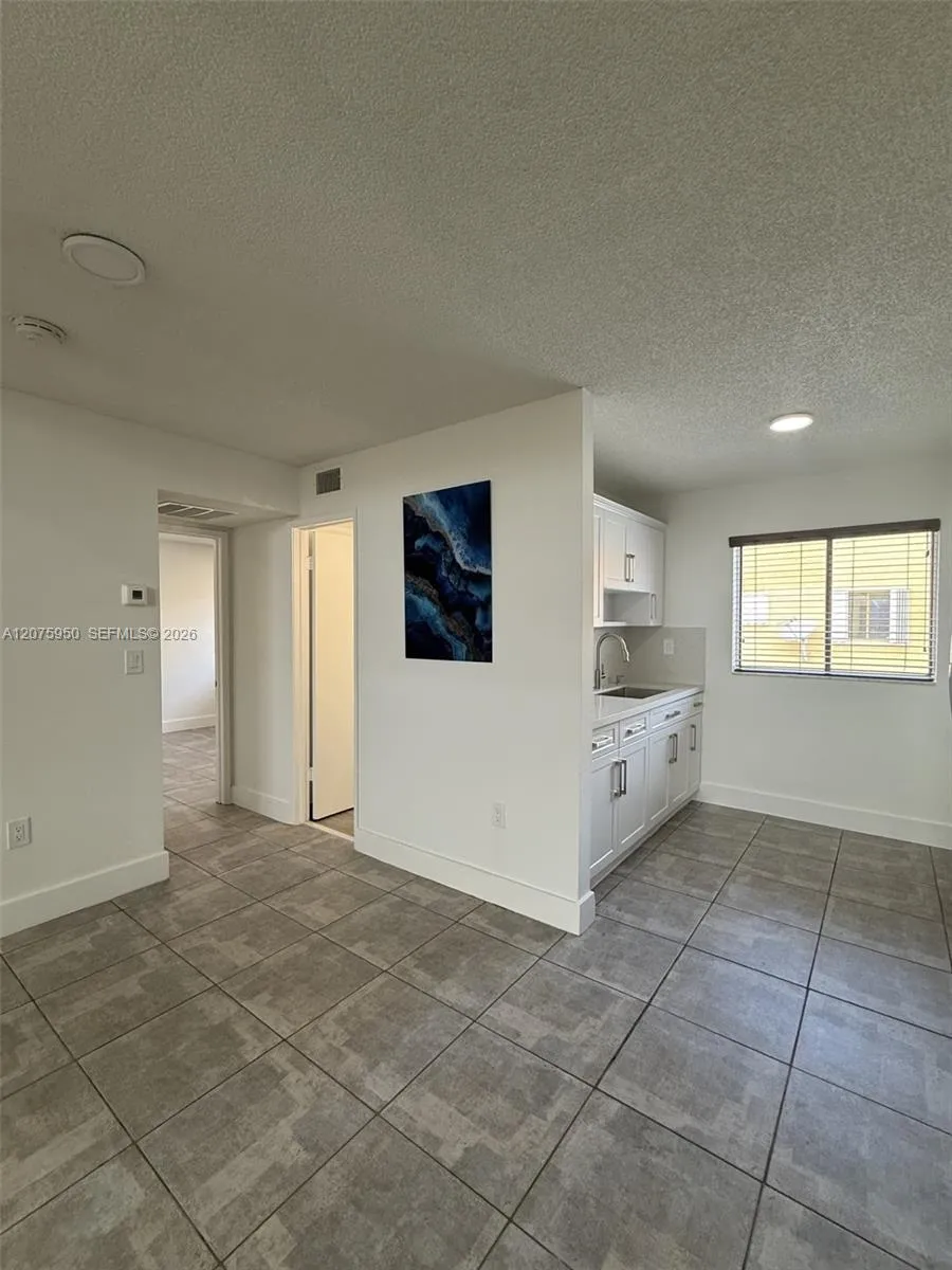 2775 W 61st Pl #202 Hialeah, FL 33016