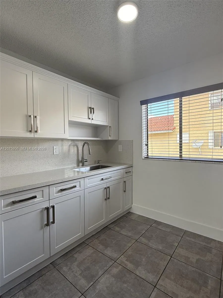 2775 W 61st Pl #202 Hialeah, FL 33016
