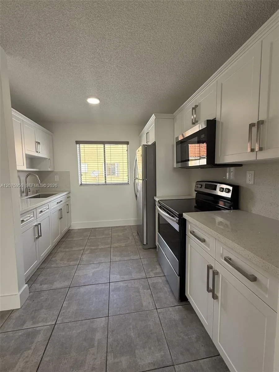 2775 W 61st Pl #202 Hialeah, FL 33016