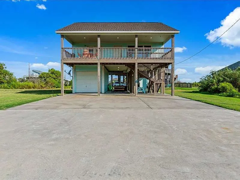 157 Verdia Drive Crystal Beach, TX 77650