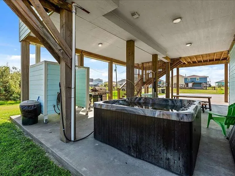 157 Verdia Drive Crystal Beach, TX 77650