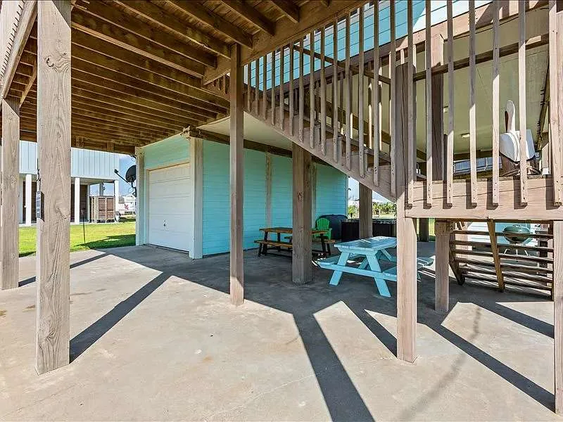 157 Verdia Drive Crystal Beach, TX 77650