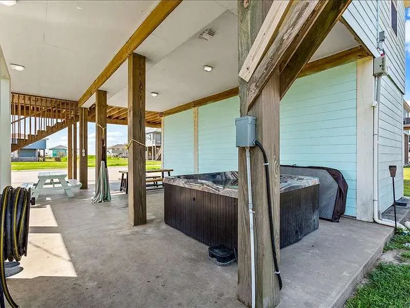 157 Verdia Drive Crystal Beach, TX 77650