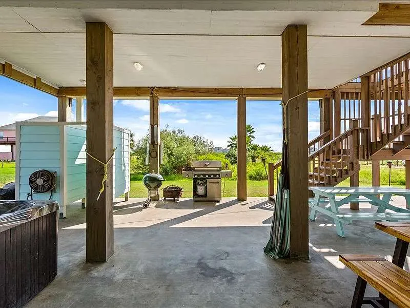 157 Verdia Drive Crystal Beach, TX 77650