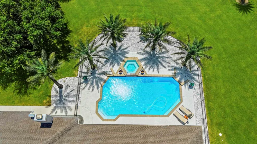 835 Hall Road Alvin, TX 77511