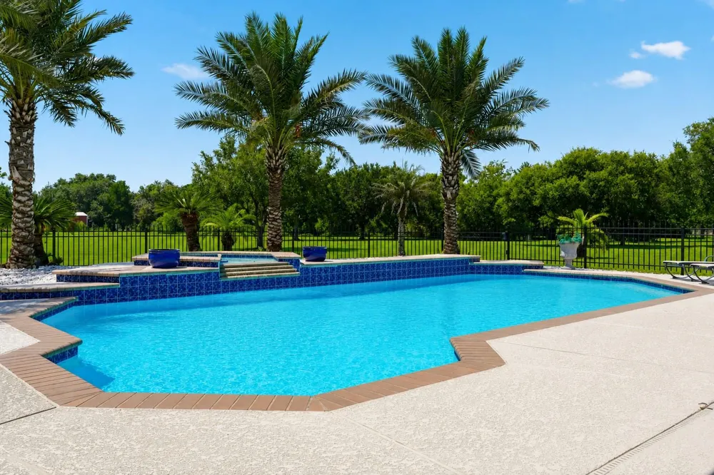 835 Hall Road Alvin, TX 77511