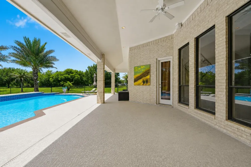 835 Hall Road Alvin, TX 77511