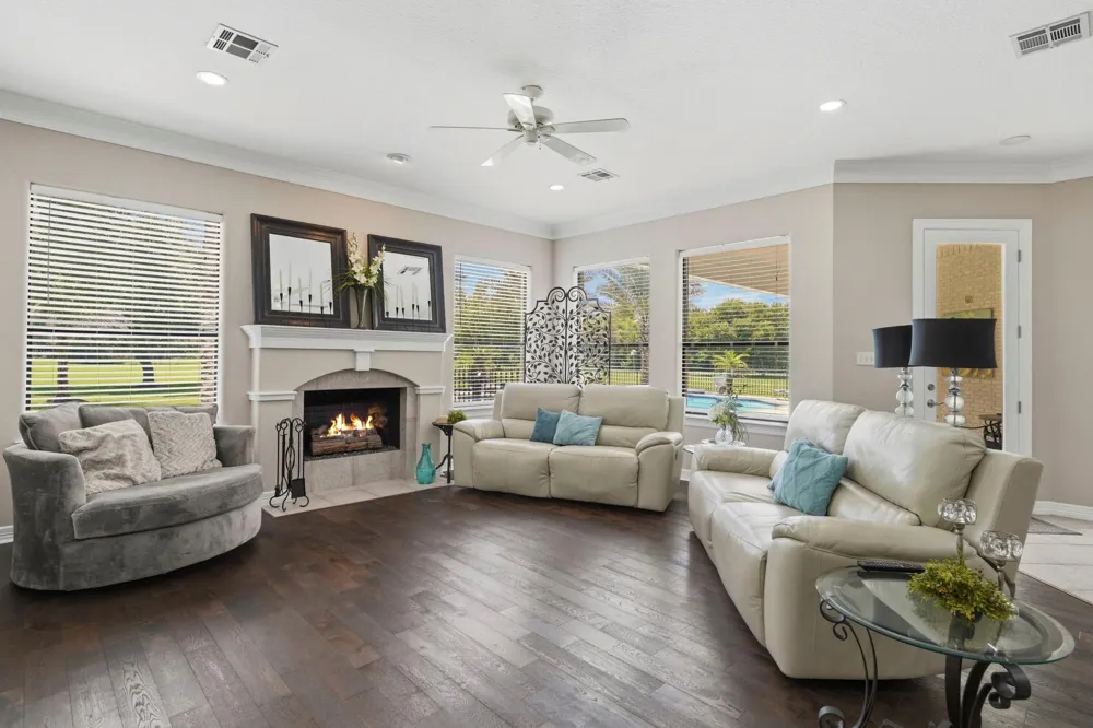 835 Hall Road Alvin, TX 77511