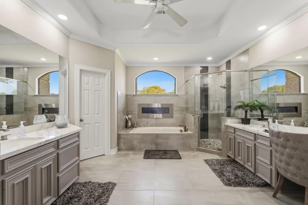 835 Hall Road Alvin, TX 77511