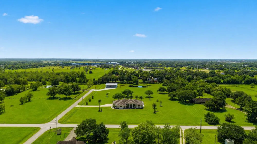 835 Hall Road Alvin, TX 77511
