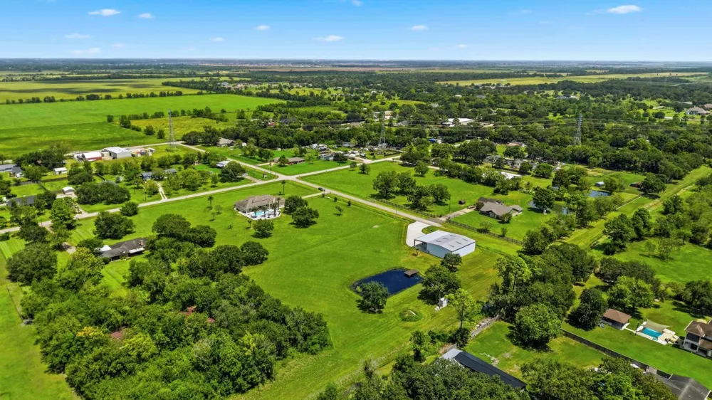 835 Hall Road Alvin, TX 77511