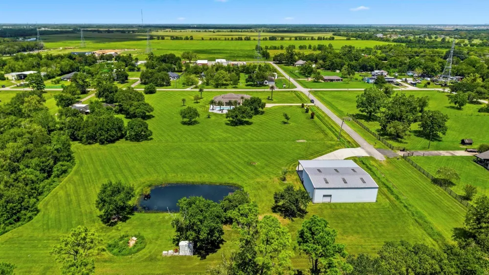 835 Hall Road Alvin, TX 77511