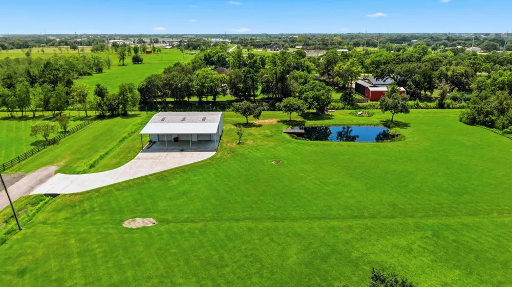 835 Hall Road Alvin, TX 77511