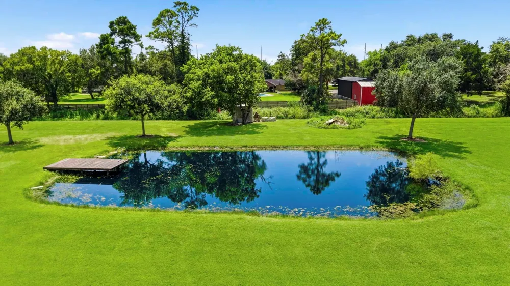 835 Hall Road Alvin, TX 77511