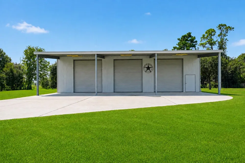 835 Hall Road Alvin, TX 77511