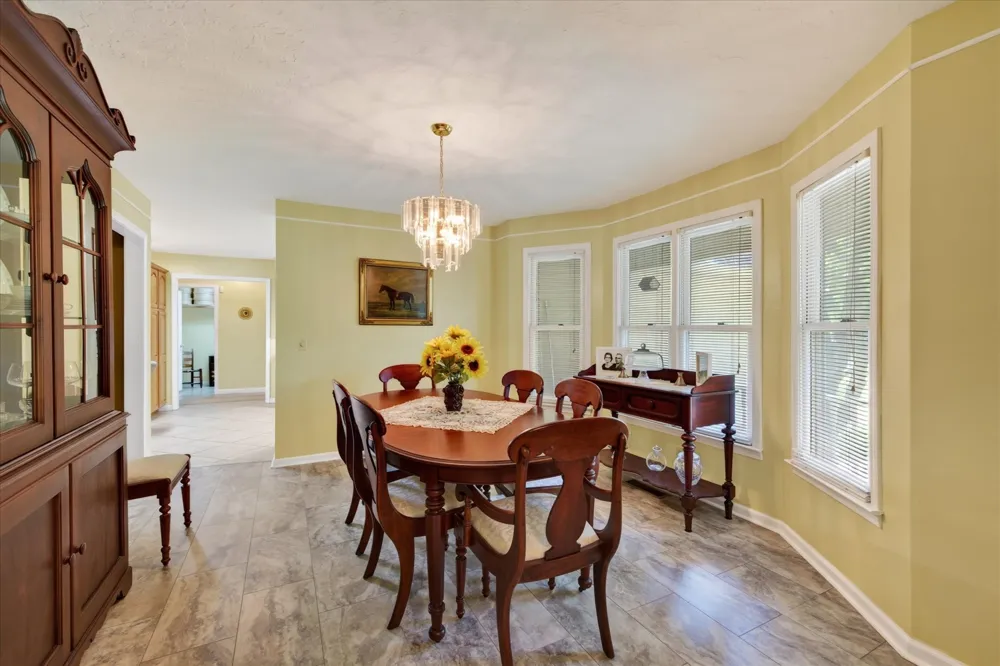 175 Castleton Cv Paris, TN 38242