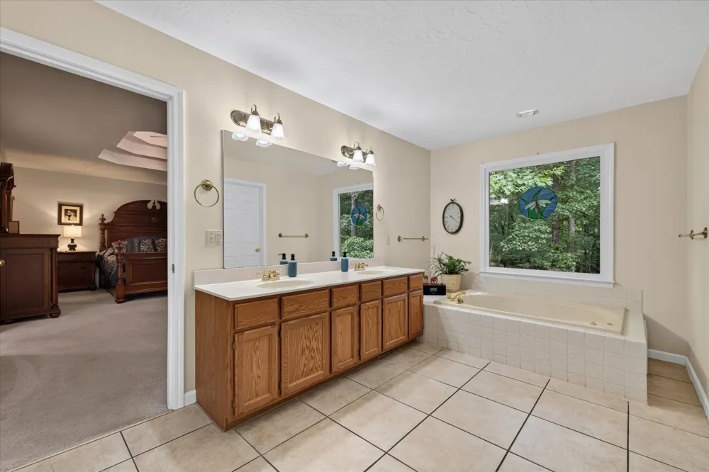 175 Castleton Cv Paris, TN 38242